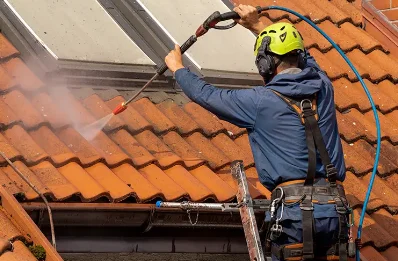 Démoussage et hydrofuge de toiture au Tignet